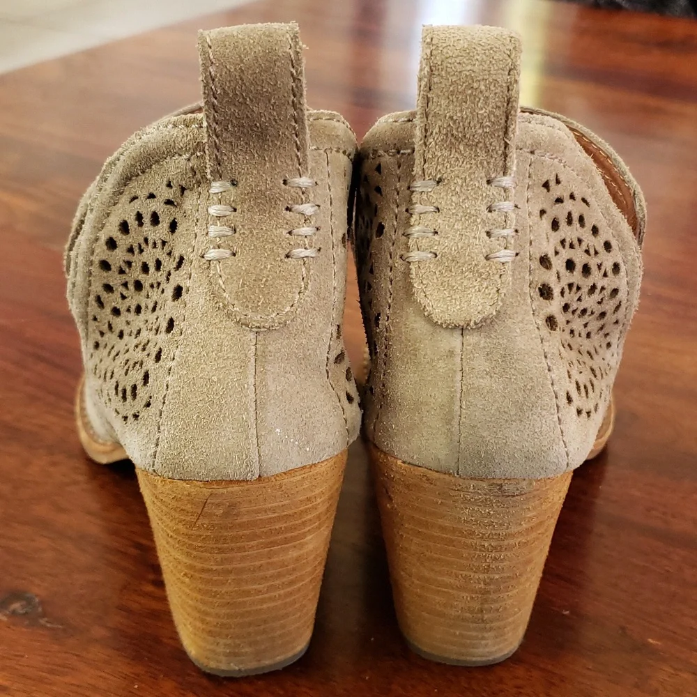 JEFFREY CAMPBELL Rosalee Suede Ankle Booties Taupe Greige Almond Toe Size 7.5 - Picture 12 of 15